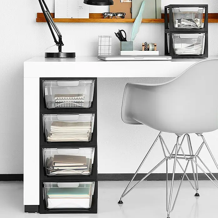 Sunware Schubladenbox Omega - L x B x H: 37,5 x 29,5 x 17,5 cm, Kunststoff, Schwarz/Transparent - Schreibtisch mit Büromaterial in Schubladen. Ein praktischer Arbeitsplatz mit klaren Boxen zur Aufbewahrung von Dokumenten und Notizen.