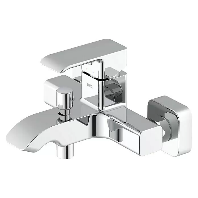 Lenz Milana Badewannenarmatur - Chrom, Glänzend - Polierter Chrom-Einhebel-Badewannen- und Duschmischer mit rechteckigem Design und 'Lenz'-Logo.