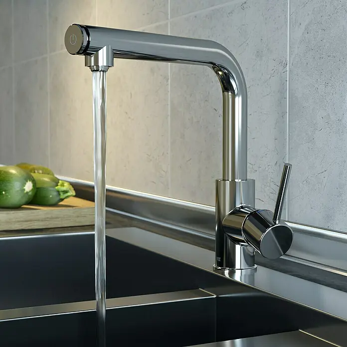 Lenz Spültischarmatur Vada - Chrom, Glänzend - Elegante Küchenarmatur aus Chrom mit fließendem Wasser. Perfekt für moderne Küchen, bietet sie Stil und Funktionalität.