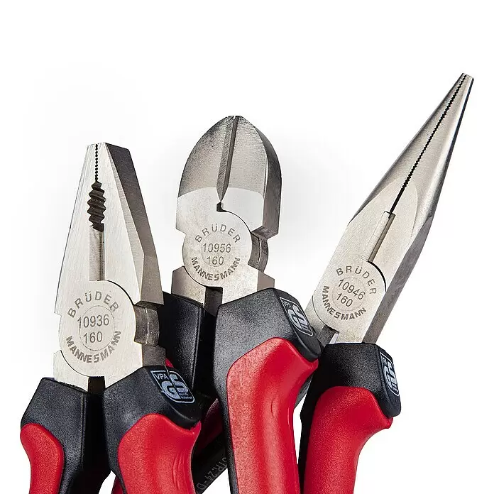 Brüder Mannesmann Set de destornilladores VDE - 14 pzs. - Tres alicates Mannesmann rojos y negros: universales, de corte diagonal y de punta larga.