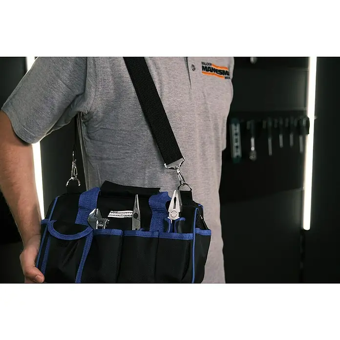 Brüder Mannesmann Werkzeugtasche - 30 -tlg. - Eine blaue und schwarze Werkzeugtasche von Brüder Mannesmann gefüllt mit Werkzeugen. Praktisch für jeden Handwerker.