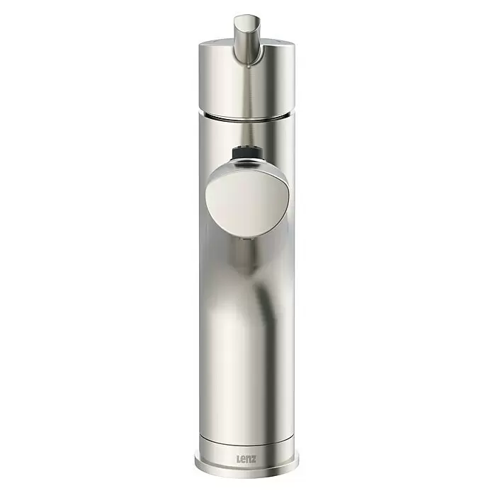 Lenz Spültischarmatur Nexo 2 - Nickel, Matt, Mit Handbrause - Zylindrischer Seifenspender aus gebürstetem Silber mit Auslauf und Frontknopf. Die Basis zeigt das „Lenz“-Logo.