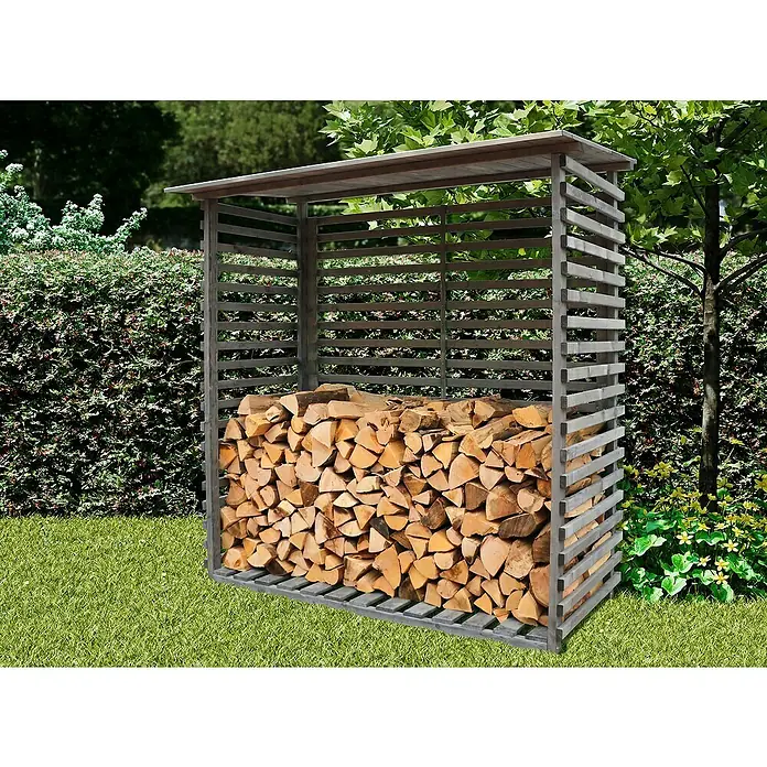 Joda Kaminholzregal Taunus - 195 x 100 x 201 cm, Holz, Grau - Ein grauer Holzschuppen gefüllt mit Holzscheiten steht im Garten. Praktische und stilvolle Holzlagerung im Freien.