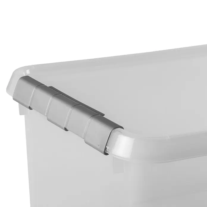 Sunware Aufbewahrungsbox-Set Comfort Line - L x B x H: 40 x 30 x 18 cm, Kunststoff, Transparent, 3 Stk. - Detailaufnahme einer durchsichtigen Aufbewahrungsbox mit silberfarbenen Schnappverschlüssen. Praktische und robuste Lösung zur Organisation.