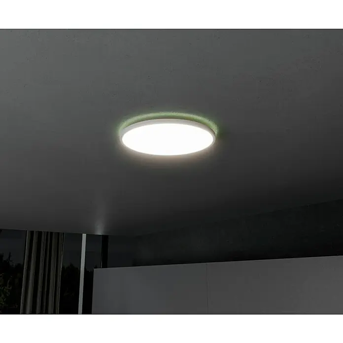 Brilliant LED-Deckenleuchte rund Tanida - 20 W, Ø x H: 29,5 x 2,5 cm, Weiß, Kaltweiß - Eine runde Deckenleuchte mit einem grünen Lichteffekt, die eine moderne und helle Beleuchtung für jeden Raum bietet.