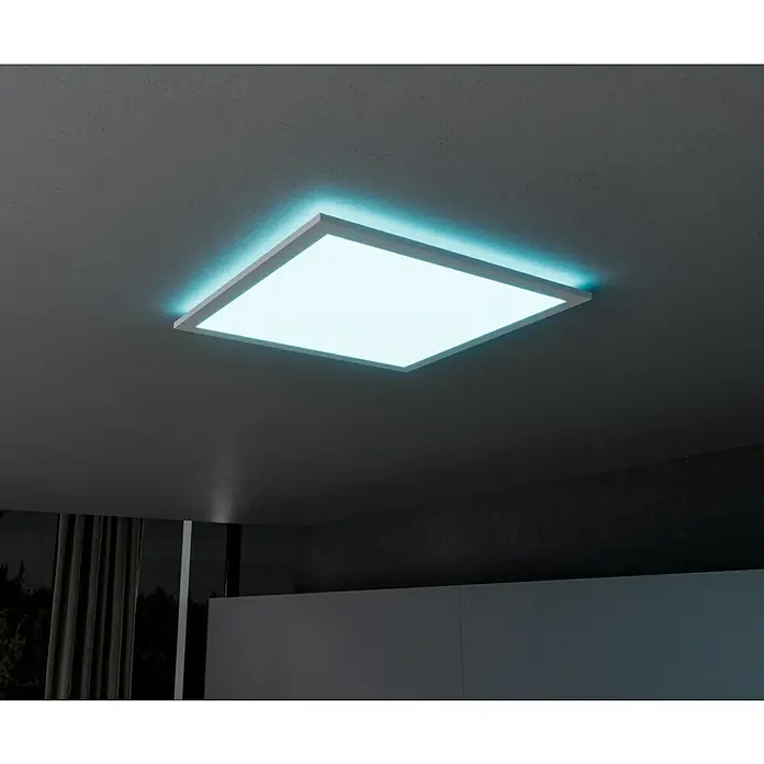 Brilliant LED-Deckenleuchte Tanida - 23 W, L x B x H: 42 x 42 x 2,6 cm, Weiß, RGBW, Eckig - Deckenleuchte mit quadratischem Design und blauer Hintergrundbeleuchtung, die ein modernes Ambiente schafft.