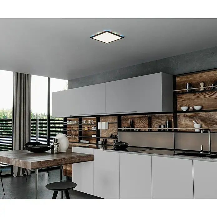 Brilliant LED-Deckenleuchte Tanida - 20 W, L x B x H: 29,5 x 29,5 x 2,6 cm, Schwarz, Kaltweiß - Modernes Küchendesign mit quadratischer Deckenleuchte, weißen Schränken und Holzelementen. Die Lampe sorgt für helle und stilvolle Beleuchtung im Raum.