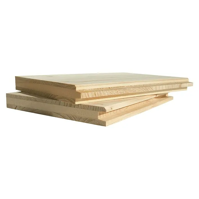 elka 3-Schichtplatte Vita - Fichte, 2.500 x 660 x 19 mm - Bild von zwei rohen, unlackierten Holzplatten, die übereinander gestapelt sind und die Holzstruktur zeigen.