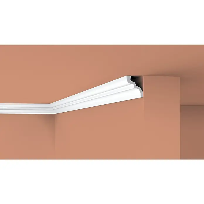 Nmc Decoflair Zierprofil Deckenleiste C - 2 m x 66 mm x 83 mm, Extrudiertes Polystyrol (XPS) - Detailaufnahme einer stilvollen, weißen Zierleiste an der Decke eines Raumes, die einen eleganten Übergang zwischen Wand und Decke bildet.