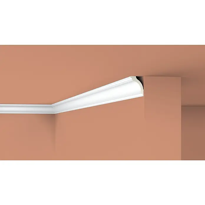 Nmc Decoflair Zierprofil Deckenleiste Z1220 - 2 m x 50 mm x 75 mm, Hochverdichteter Polyurethanschaum (PU) - Elegante weiße Zierleiste an der Decke eines Raumes mit pfirsichfarbenen Wänden, die dem Raum einen Hauch von Raffinesse verleiht.