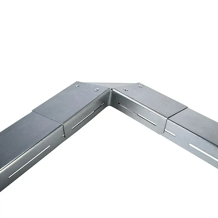 Bellissa Schneckenblech Eckteil - 21 x 10,5 x 3,5 cm - Ein 90-Grad-Winkelstück aus Metall mit Schlitzen und Schrauben für Kabelkanäle, ideal für die Elektroinstallation.