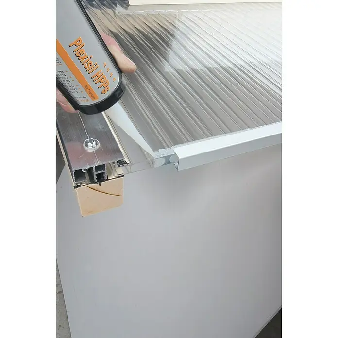 Abschlussprofil - 98 cm x 16 mm, Weiß, Geeignet für: Stegplatten 16 mm, Aluminium - Plexisil HPPS Dichtmittel wird zum Abdichten eines transparenten Paneels auf einem Rahmen verwendet.