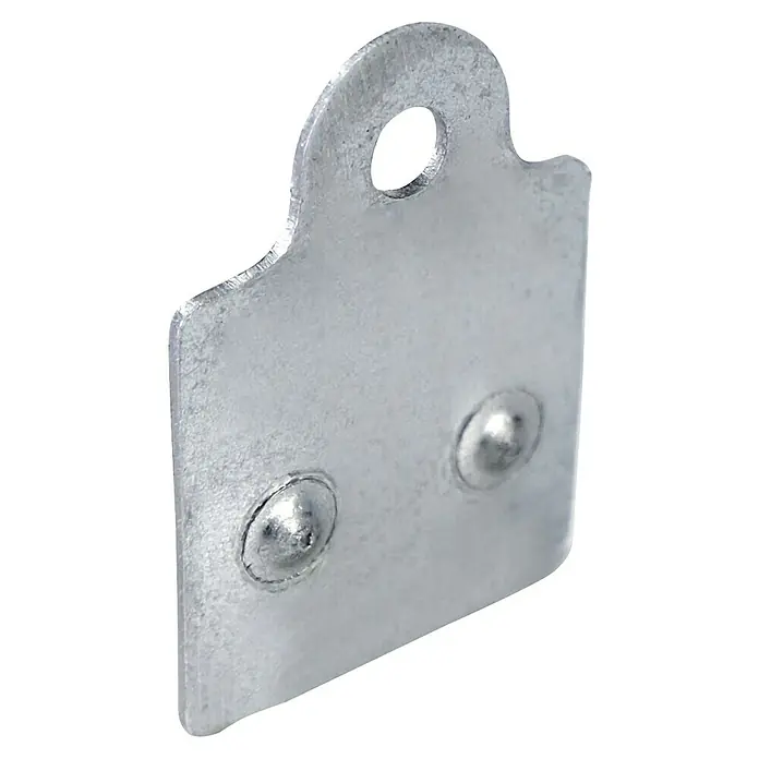 Bellissa Befestigungs-Set - 10 Stk., Passend für: Bellissa Schneckenblech - Nahaufnahme einer metallenen Aufhängevorrichtung mit einem Loch oben und zwei Befestigungspunkten.