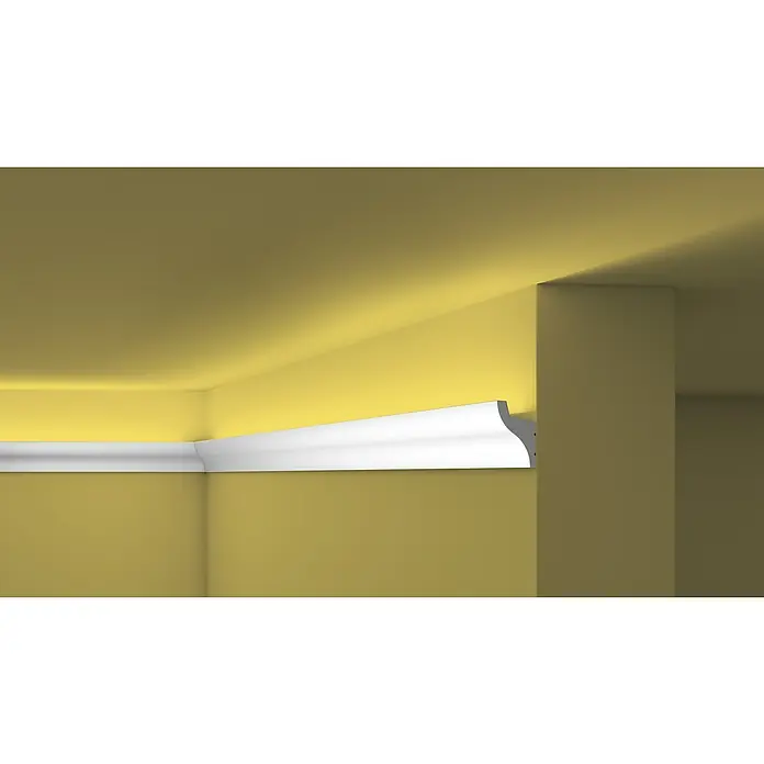 Nmc Decoflair Lichtleiste IL3 - 2 m x 33 mm x 50 mm, Hochverdichtetes extrudiertes Polymer (HDPS) - Detailaufnahme einer eleganten, weißen Zierleiste, die Wand und Decke stilvoll verbindet und das Raumbild aufwertet.
