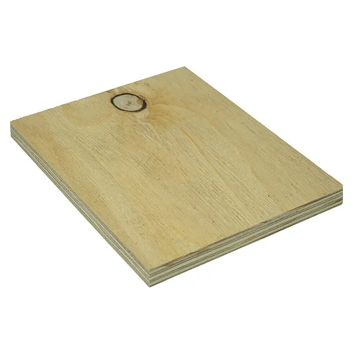 Sperrholzplatte Fixmaß Elliotis Pine C+/C - Kiefer, 2.500 x 1.250 x 20 mm - Nahaufnahme einer Sperrholzplatte, die die Schichten und die natürliche Maserung des Holzes zeigt.