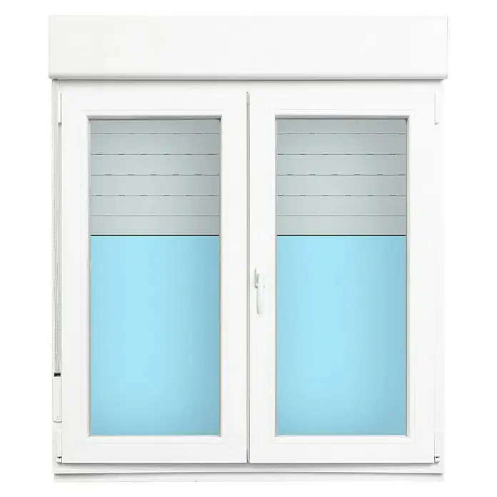 Ventana de PVC practicable-oscilobatiente - 100 x 115 cm, Derecha, Blanco - Ventana con persiana enrollable, medio abierta. La ventana de PVC blanca tiene dos hojas y una caja de persiana en la parte superior. Luz parcial.