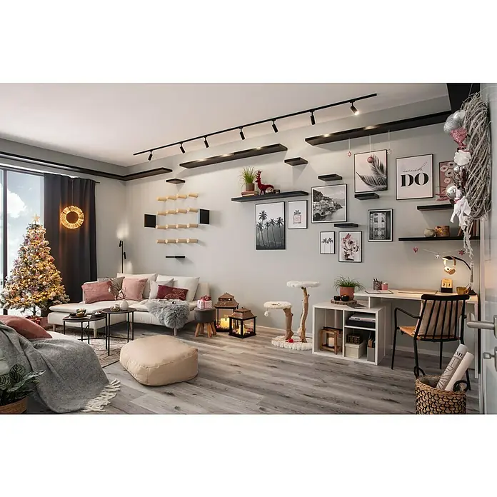 Regalux Wandboard XL4 - L x B x H: 23,5 x 118 x 3,8 cm, Schwarz, Belastbarkeit: 12 kg - Ein gemütliches Wohnzimmer mit einem hellen Sofa, einem geschmückten Weihnachtsbaum und dekorativen Regalen mit verschiedenen Bildern und Dekorationen.