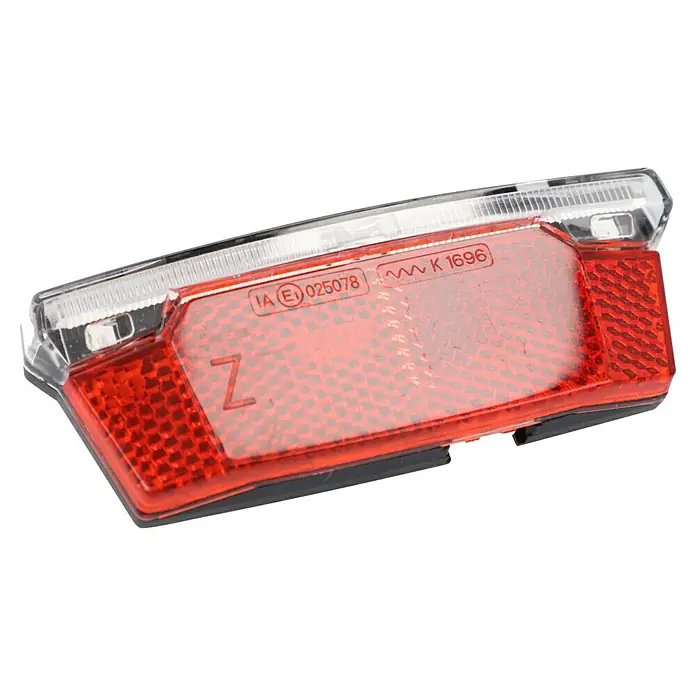 Fischer Fahrradbeleuchtungs-Set - LED, Rot - Nahaufnahme eines Fahrradrücklichts mit rotem Reflektor und weißem Lichtstreifen.