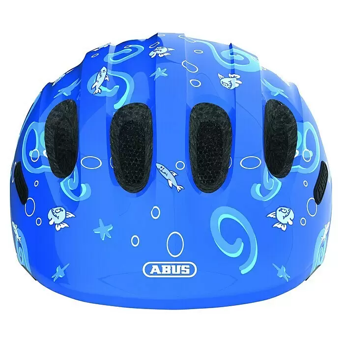 Abus Fahrradhelm Kids Pro - M, Blau - Blauer Kinderfahrradhelm mit 'Abus'-Logo, verziert mit weißen und hellblauen Fischen, Blasen und Wirbeln. Mit schwarzen Lüftungsschlitzen.