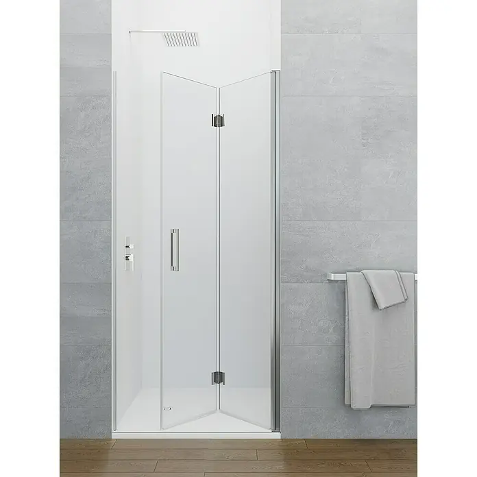 GME Mampara de ducha plegable Glass Combi 1 - 95 x 195 cm, Plata brillo, Espesor de vidrio: 6 mm, An x Al: 95 (50/45) x 195 cm - Cabina de ducha moderna con puerta de vidrio plegable y elegantes accesorios cromados sobre un fondo de paredes de azulejos grises.