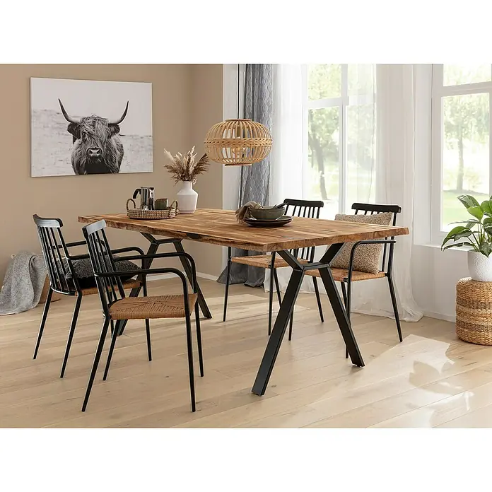 Tischbein CITYLINE Prag - L x H: 780 x 720 mm, Schwarz - Ein Esstisch mit Holzplatte und schwarzen Metallbeinen, umgeben von vier Stühlen mit schwarzen Rahmen und geflochtenen Sitzen.
