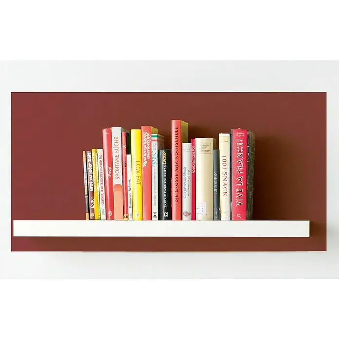 Alpina Vollton- & Abtönfarbe Color - Spicy Red, Matt, 750 ml, Lösemittelfrei - Das Bild zeigt eine Reihe von Kochbüchern auf einem Regal. Die Bücher umfassen verschiedene kulinarische Themen.