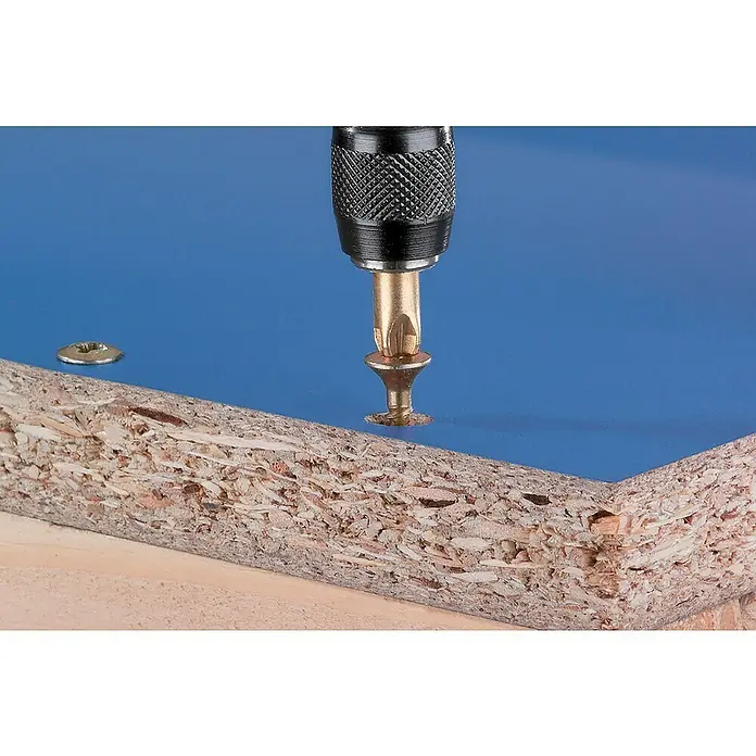 Wolfcraft Diamant-Bit - PH 1 - Ein goldener Schraubendreher dreht eine Schraube in eine blaue Holzplatte, um sie zu befestigen, während ein anderes Schräubchen daneben liegt.