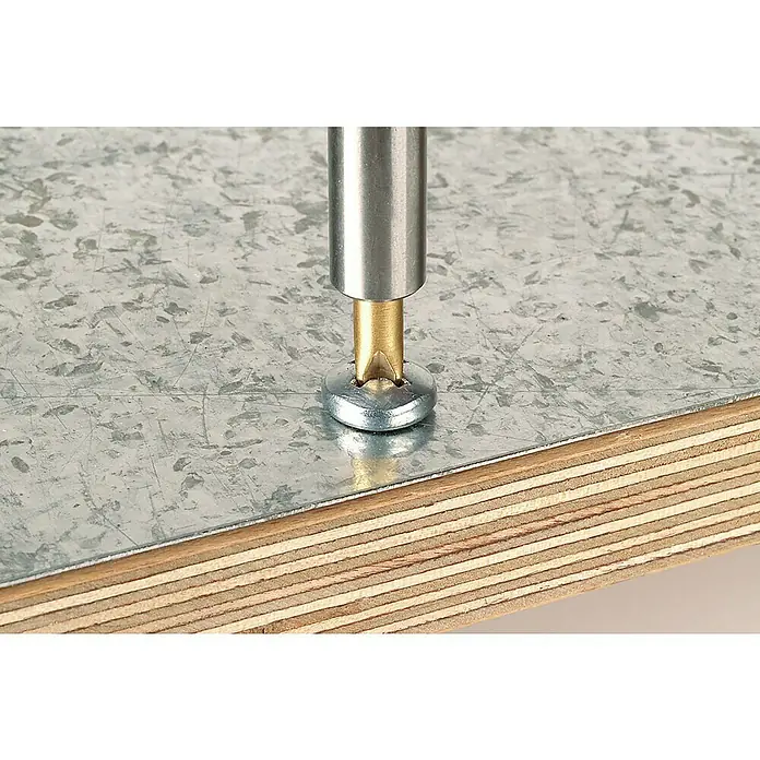 Wolfcraft Diamant-Bit - PH 1 - Das Bild zeigt, wie man eine Blechschraube mit einem Schraubendreher in ein Stück Holz schraubt. Die Schraube ist silberfarben, der Schraubendreher ist metallisch.