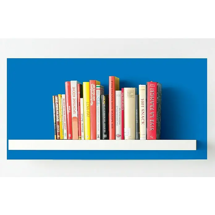 Alpina Vollton- & Abtönfarbe Color - Royal Blue, Matt, 250 ml, Lösemittelfrei - Bücherregal mit einer Sammlung von Kochbüchern verschiedener Genres, darunter französische, asiatische und Low-Fat-Küche.
