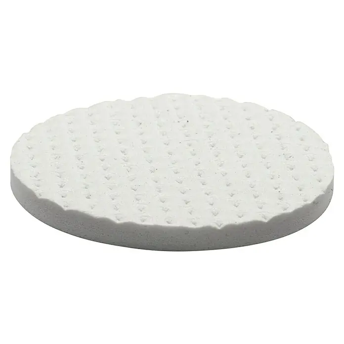 Wagner System Softpads - Ø x H: 40 x 3 mm, 4 Stk., Weiß, Kleben - Nahaufnahme einer weißen, runden Pizzabasis mit einer charakteristischen, perforierten Oberfläche. Ideal für die Zubereitung köstlicher Pizzen.