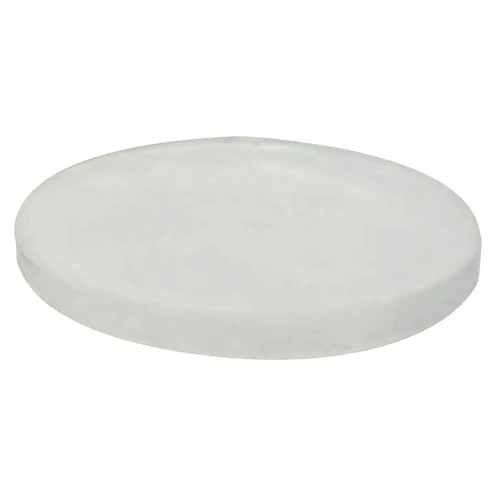Wagner System Plastik-Gleiter - Ø x H: 10 x 1 mm, 24 Stk., Transparent - Das Bild zeigt ein einzelnes, weißes Stück Seife, das eine ovale Form hat und sich vor einem schwarzen Hintergrund befindet.