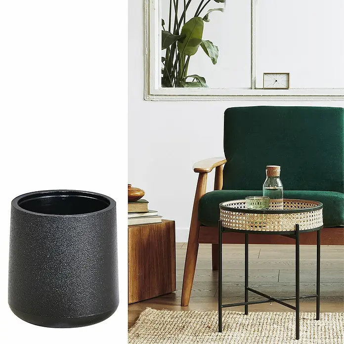 Wagner System Plastik-Gleiter - Schwarz, Gesamtstückzahl: 4 Stk., Lochdurchmesser 1: 16 mm - Nahaufnahme eines schwarzen Blumentopfes, ideal für Zimmerpflanzen oder als dekoratives Element. Schlichtes Design für stilvolle Akzente.