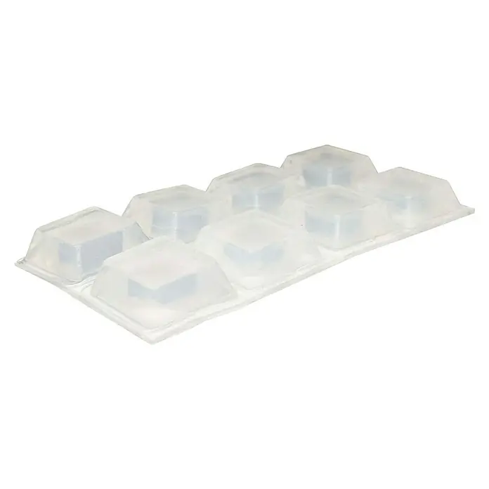 Wagner System Plastik-Gleiter - 19,8 x 19,8 mm, Transparent, 8 Stk. - Nahaufnahme eines Rechtecks mit transparenten, quadratischen Silikonpuffern, die für Stabilität und Schutz auf Oberflächen sorgen.
