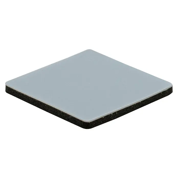 Wagner System Möbelgleiter - L x B x H: 20 x 20 x 1,5 mm, Kleben, 16 Stk. - Nahaufnahme eines quadratischen, grauen Sublimationsrohlings mit schwarzer Schaumstoffunterlage. Perfekt für individuelle Designs!