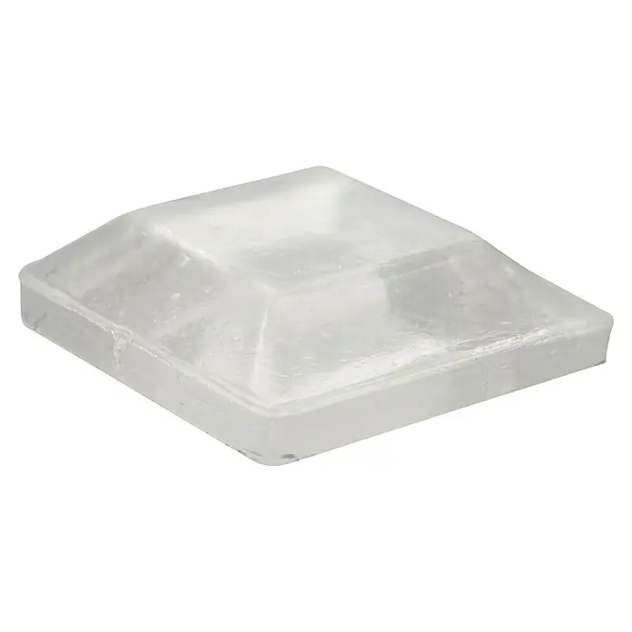 Wagner System Plastik-Gleiter - Transparent, L x B x H: 10 x 10 x 3 mm - Nahaufnahme eines quadratischen, durchsichtigen Möbelgleiters, ideal zum Schutz von Böden und zur Reduzierung von Geräuschen.