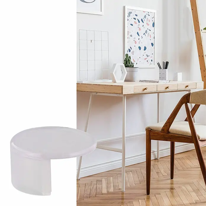 Wagner System Eckenschutz - 43 x 43 mm, Transparent, 4 Stk. - Dieses Bild zeigt eine Nahaufnahme eines modernen, weißen Beistelltisches mit einer runden Tischplatte und einem offenen Design, ideal für minimalistische Räume.