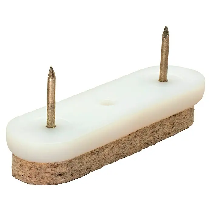 Wagner System Filzgleiter - 18 x 62 mm, Nageln, 4 Stk. - Nahaufnahme eines Möbelgleiters mit Filzgleitfläche und zwei Nägeln zur Befestigung unter Stühlen oder Tischen.