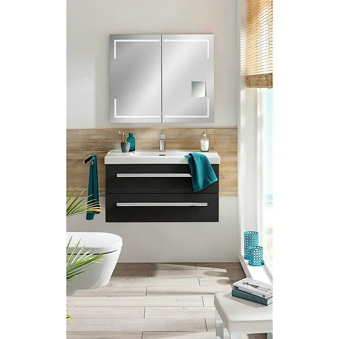 Lanzet K1 Waschtischunterschrank - 89,2 x 44,3 x 48,3 cm, Dark Oak - Badezimmer mit einem modernen Waschtisch mit Schubladen, einem beleuchteten Spiegelschrank und hellen Holzböden für ein elegantes Ambiente.