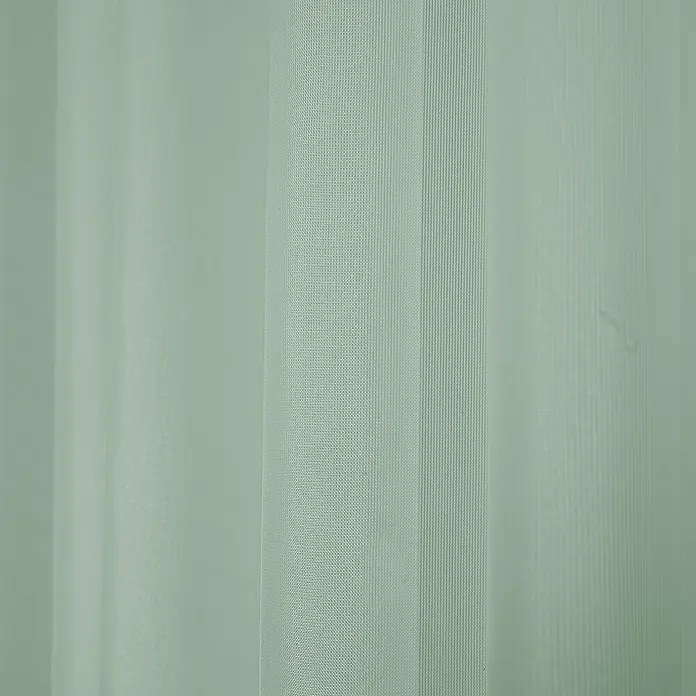 Elbersdrucke Schlaufenbandschal PureB x H: 140 x 255 cm, 100 % Polyester, Grün - Nahaufnahme eines mintgrünen, texturierten Vorhangs, der sanftes Licht durchlässt und eine ruhige Atmosphäre erzeugt.
