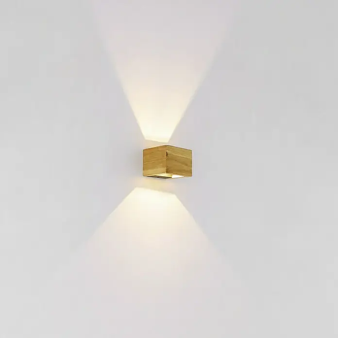 Globo Aplique de pared Alina - 8 W, Marrón, Otros - Lámpara de pared de madera. La lámpara tiene forma de cubo y emite luz hacia arriba y hacia abajo.