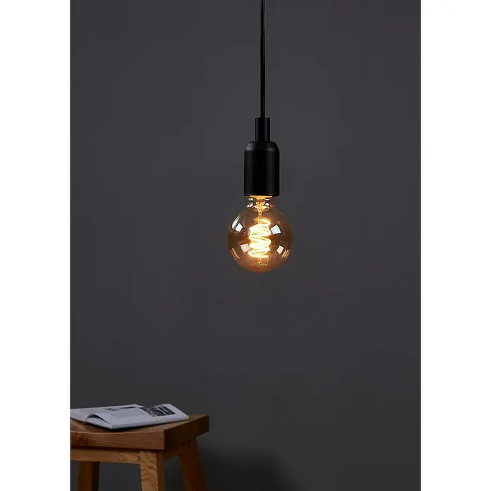 Eglo LED-Lampe - E27, Dimmbar, Warmweiß, 245 lm, 4 W - Elegante Glühbirne mit Glühfaden-Design und schwarzer Fassung, die von der Decke hängt und ein warmes Licht ausstrahlt.