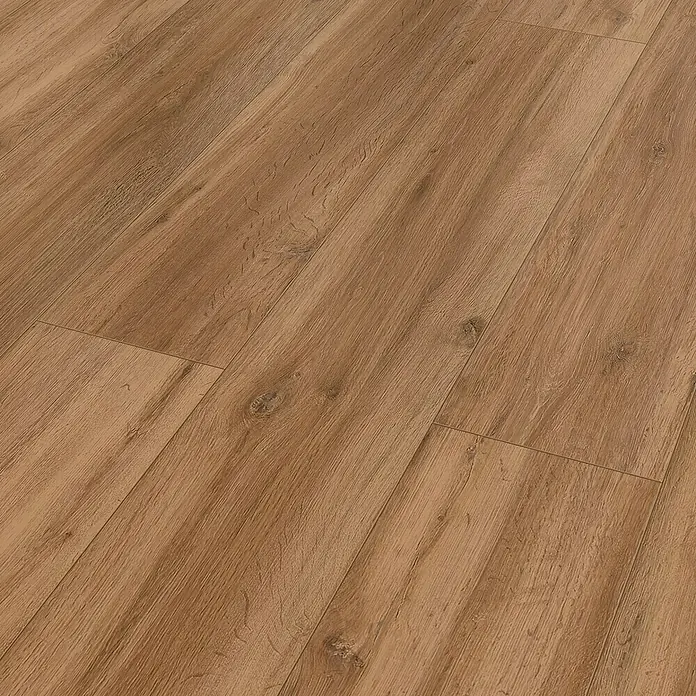 Classen Laminat 831-4 - Oak Dark Nature, Landhausdiele, 1.286 x 194 x 8 mm - Nahaufnahme von Holzlaminatboden mit warmen Farbtönen und Maserung, ideal für ein gemütliches Interieurdesign.