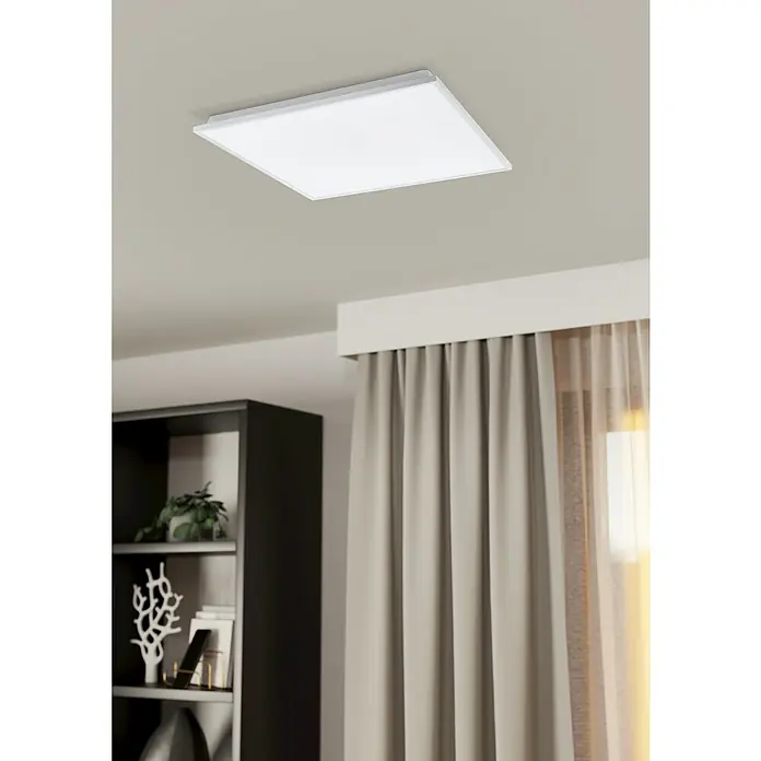 Eglo connect.z LED-Panel HERRORA-Z - 22 W, L x B x H: 45 x 45 x 4 cm, Weiß - Nahaufnahme einer modernen, quadratischen LED-Deckenleuchte mit neutralem Weißton, die eine helle und energieeffiziente Beleuchtung bietet.
