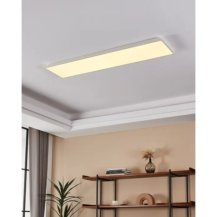 Eglo connect.z LED-Panel HERRORA-Z - 31,5 W, L x B x H: 120 x 30 x 4 cm, Weiß - Eine rechteckige LED-Deckenleuchte mit einem schlanken weißen Rahmen, die helles, warmes Licht in einem modernen Raum spendet.