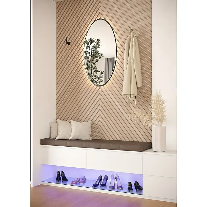 Eglo connect.z LED-Band - Länge: 500 cm, Lichtfarbe: RGBW, 1.250 lm - Elegante Garderobe mit ovalem Spiegel und Schuhregal mit blauer Beleuchtung. Der Sitzplatz ist mit bequemen Kissen ausgestattet.