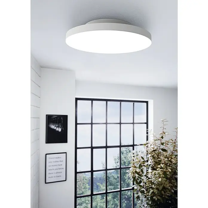 Eglo LED-Panel Turcona-Z - 22,4 W, L x B x H: 45 x 45 x 7,5 cm, Weiß, RGB - Diese Aufnahme zeigt eine moderne, runde LED-Deckenleuchte, die ein helles, gleichmäßiges Licht in einem zeitgemäßen Raum ausstrahlt.