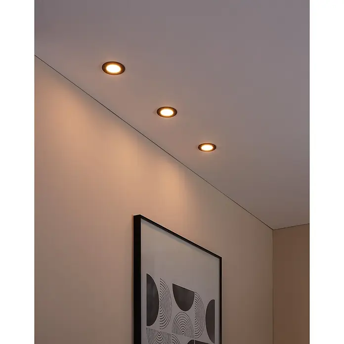 Eglo connect.z LED-Einbauleuchten-Set rund Fueva - Ø x H: 85 x 26 mm, 3 Stk., Mehrfarbig, Schwarz - Drei Einbauspots beleuchten stilvoll einen Raum mit einem modernen Gemälde an der Wand und schaffen eine angenehme Atmosphäre.