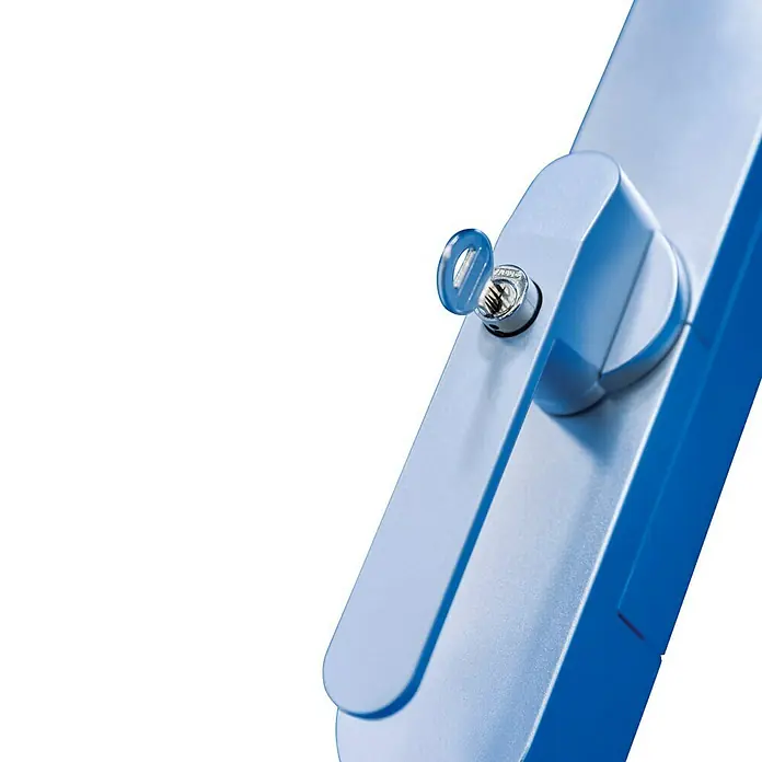 Abus Funk-Türschlossantrieb Wintecto one FCA4100 S - Geeignet für: Fenster, Silber, Bedienung: Über App - Nahaufnahme eines blauen Fenstergriffs mit einem Schlüssel im Schloss, der die Sicherheitsmerkmale des Produkts hervorhebt.