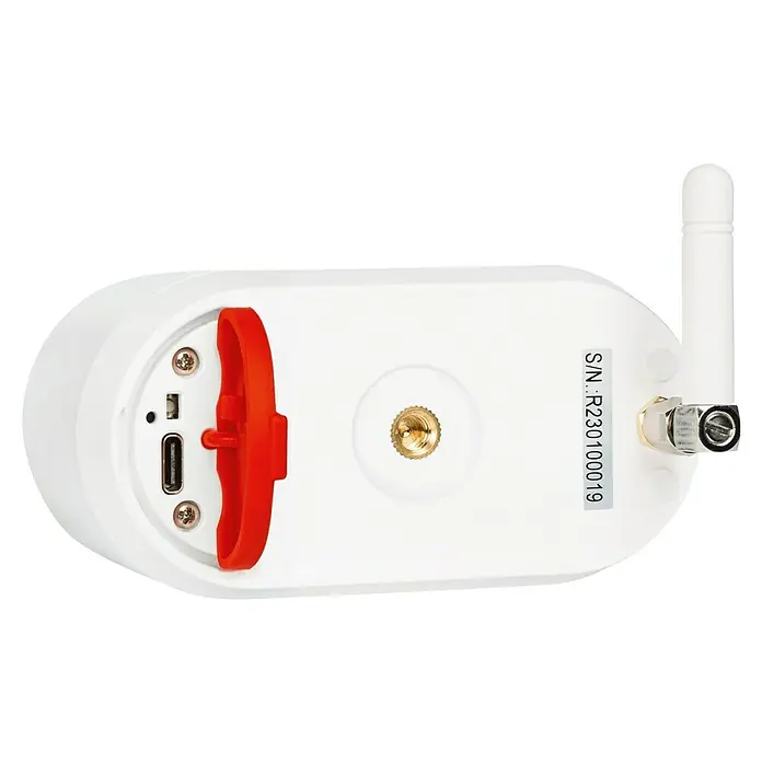 Abus Akku-Überwachungskamera PPIC91520 W PRO - Weiß - Detailaufnahme einer weißen Überwachungskamera mit USB-Anschluss, Antenne und rotem Riemen. Seriennummer: R230100019.