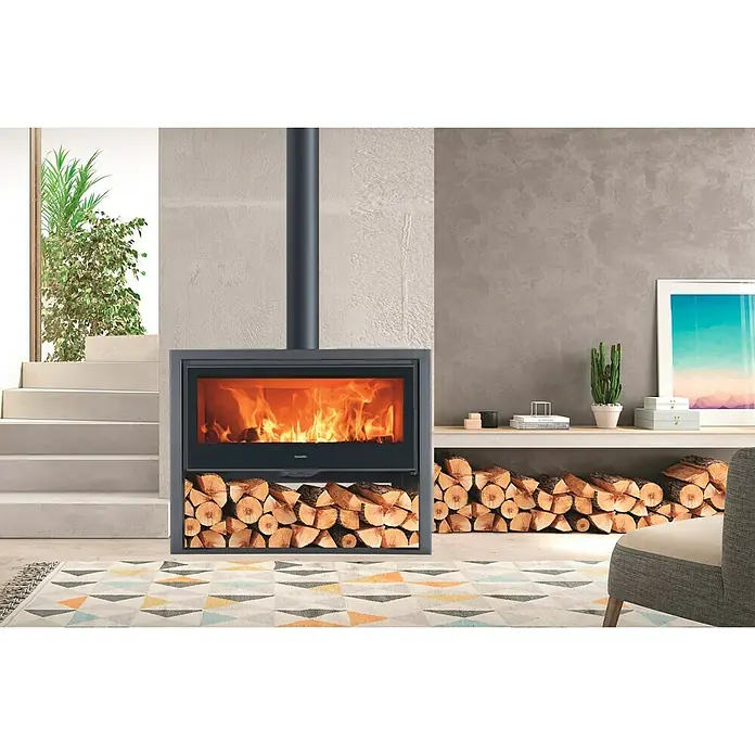 Panadero Estufa de leña Chopin - 9 kW, Volumen de calefacción: 270 m³, Antracita - Diseño moderno de chimenea con almacenamiento de leña, creando un ambiente acogedor. La chimenea proporciona calor confortable.